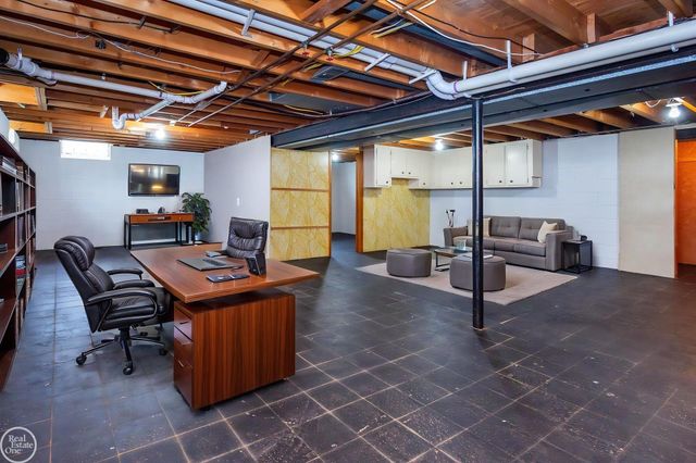 8428 Bellarine Drive, Shelby Twp, MI 48316