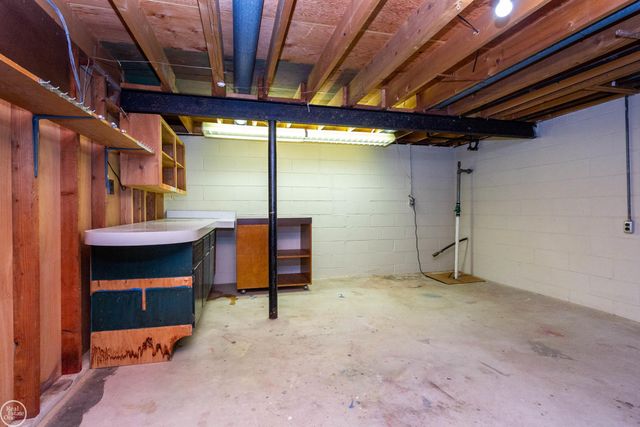 8428 Bellarine Drive, Shelby Twp, MI 48316
