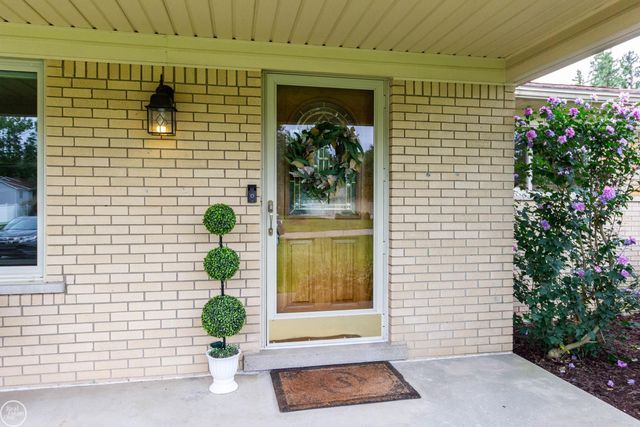 8428 Bellarine Drive, Shelby Twp, MI 48316