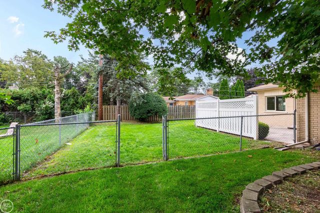8428 Bellarine Drive, Shelby Twp, MI 48316