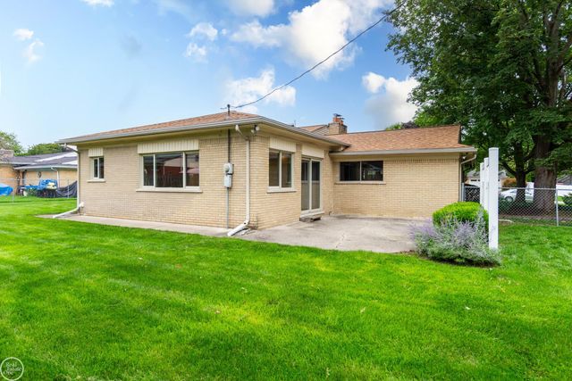 8428 Bellarine Drive, Shelby Twp, MI 48316