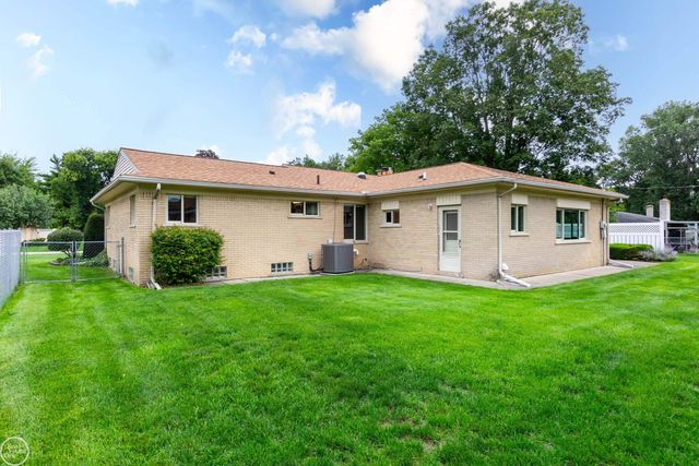 8428 Bellarine Drive, Shelby Twp, MI 48316