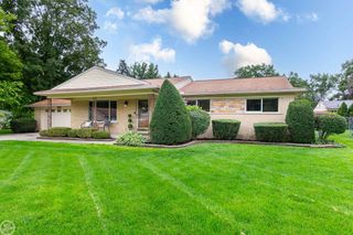 8428 Bellarine Drive, Shelby Twp, MI 48316