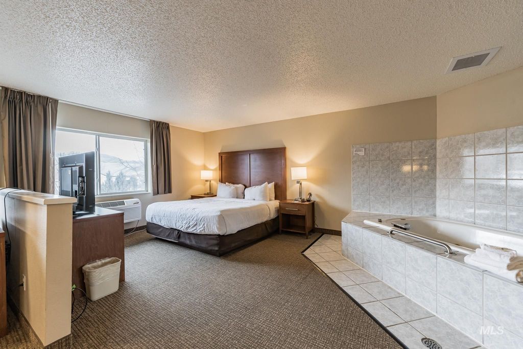 Address unavailable. photo 14