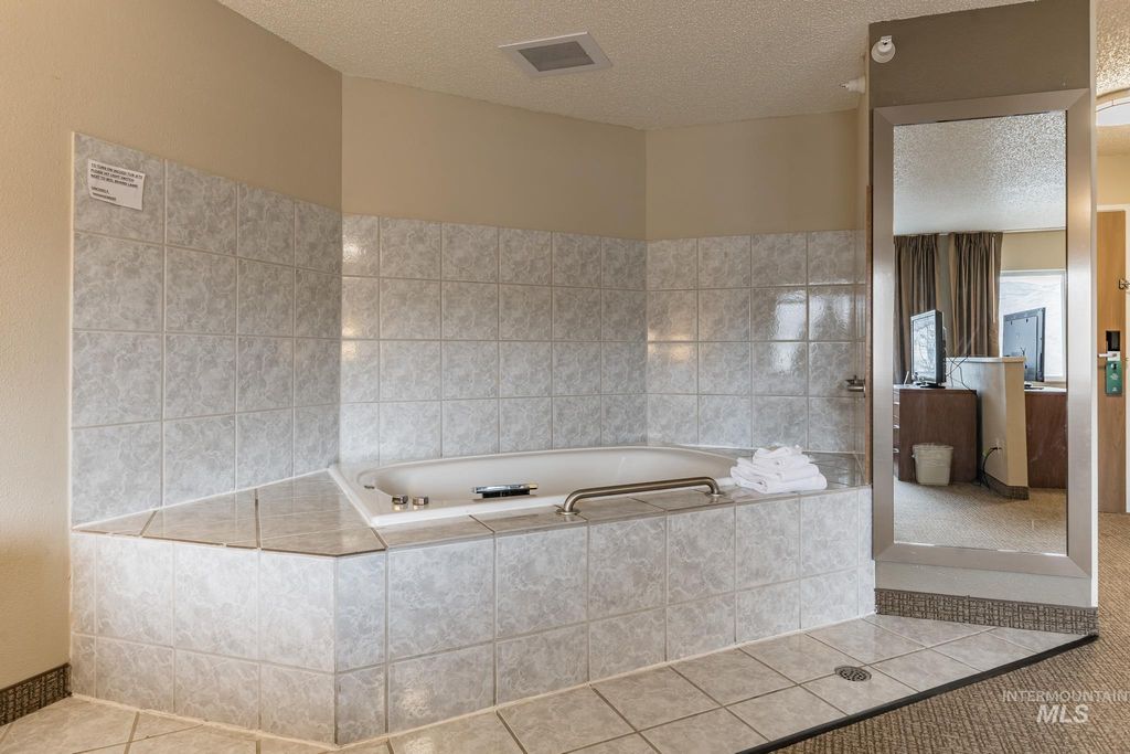 Address unavailable. photo 15