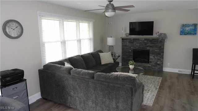 964 Johnsonville Road, Chester, WV 26034