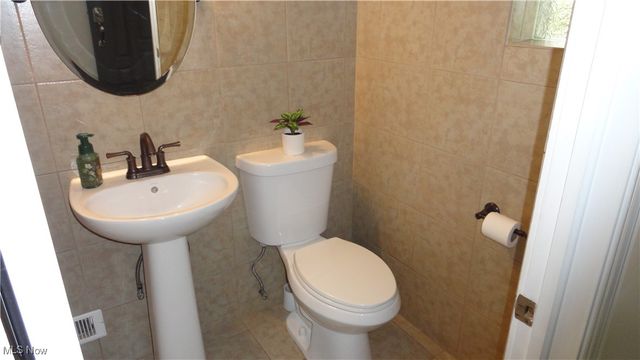 964 Johnsonville Road, Chester, WV 26034