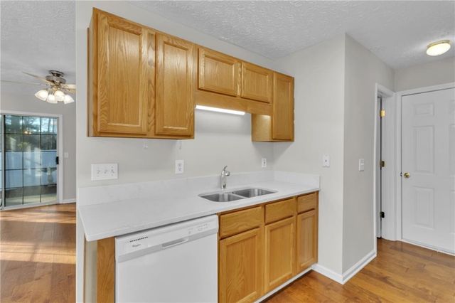 1050 Daventry Crossing, Woodstock, GA 30188