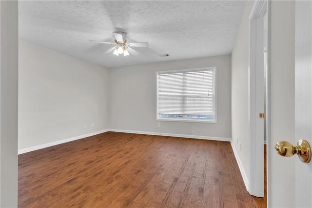 1050 Daventry Crossing, Woodstock, GA 30188