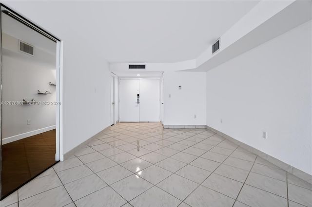6423 Collins Avenue 1702, Miami Beach, FL 33141