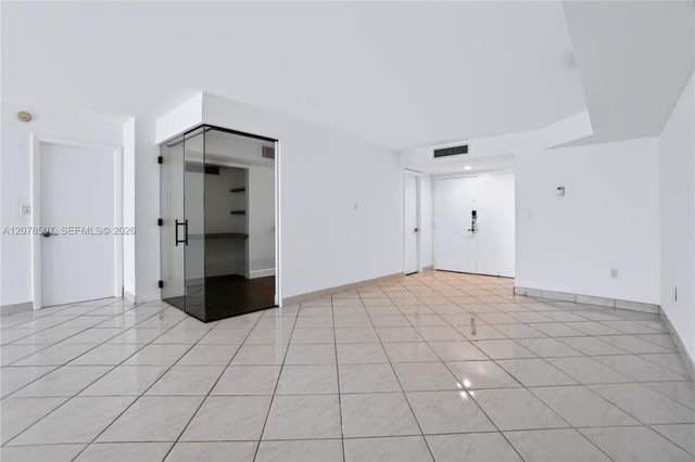 6423 Collins Avenue 1702, Miami Beach, FL 33141