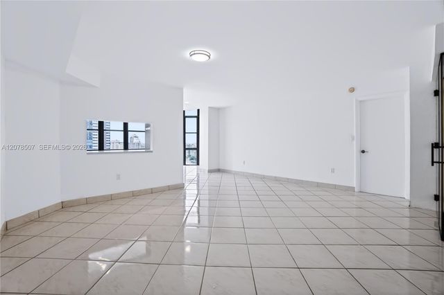 6423 Collins Avenue 1702, Miami Beach, FL 33141