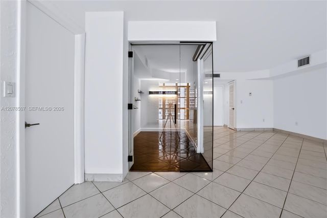 6423 Collins Avenue 1702, Miami Beach, FL 33141