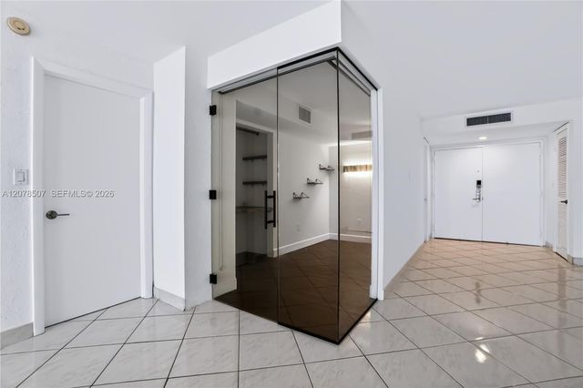 6423 Collins Avenue 1702, Miami Beach, FL 33141