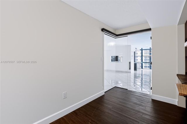 6423 Collins Avenue 1702, Miami Beach, FL 33141