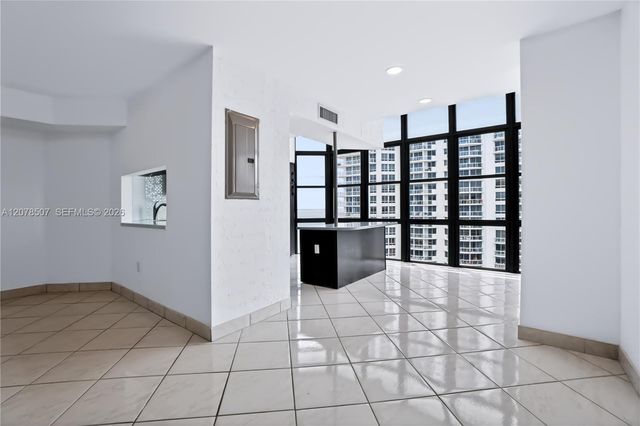 6423 Collins Avenue 1702, Miami Beach, FL 33141