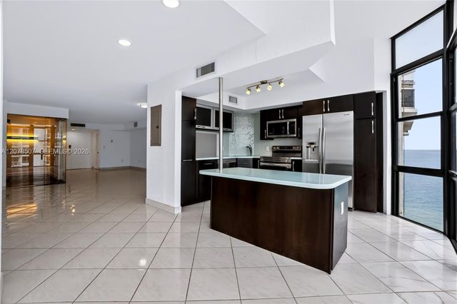 6423 Collins Avenue 1702, Miami Beach, FL 33141