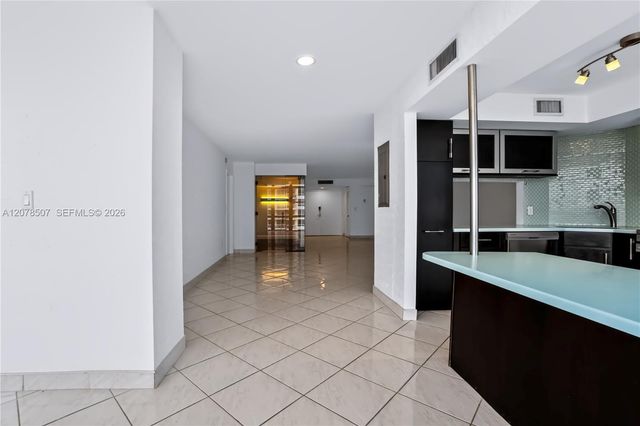 6423 Collins Avenue 1702, Miami Beach, FL 33141