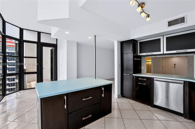 6423 Collins Avenue 1702, Miami Beach, FL 33141