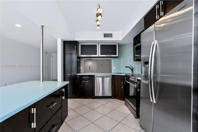 6423 Collins Avenue 1702, Miami Beach, FL 33141