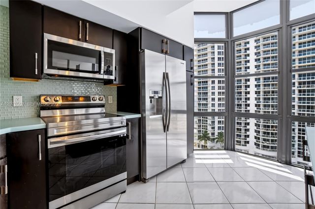 6423 Collins Avenue 1702, Miami Beach, FL 33141