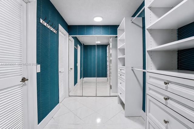 6423 Collins Avenue 1702, Miami Beach, FL 33141