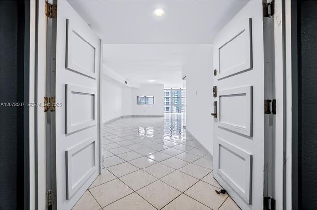 6423 Collins Avenue 1702, Miami Beach, FL 33141