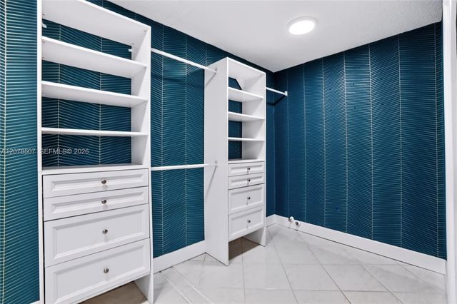 6423 Collins Avenue 1702, Miami Beach, FL 33141