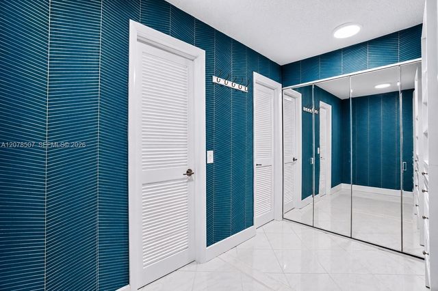 6423 Collins Avenue 1702, Miami Beach, FL 33141