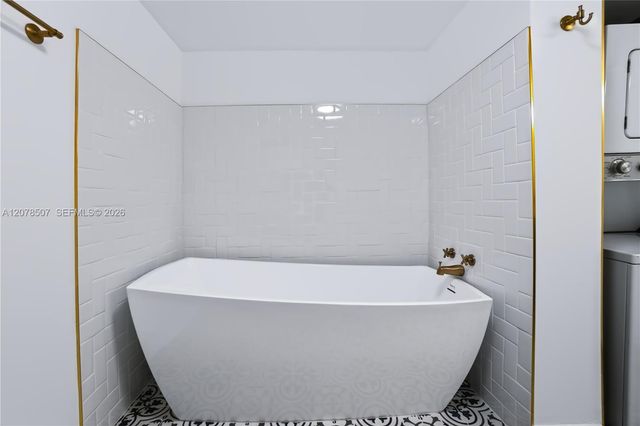 6423 Collins Avenue 1702, Miami Beach, FL 33141