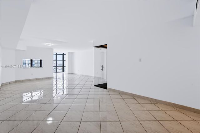 6423 Collins Avenue 1702, Miami Beach, FL 33141