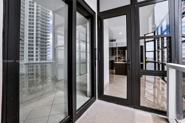 6423 Collins Avenue 1702, Miami Beach, FL 33141