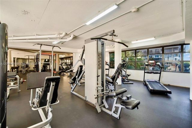 6423 Collins Avenue 1702, Miami Beach, FL 33141