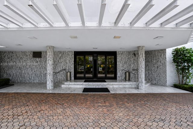 6423 Collins Avenue 1702, Miami Beach, FL 33141