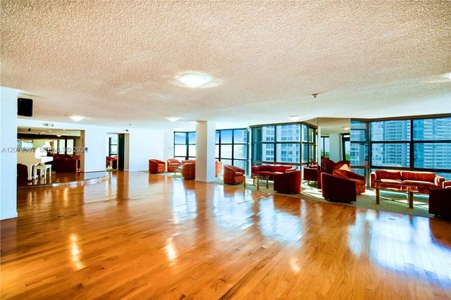 6423 Collins Avenue 1702, Miami Beach, FL 33141