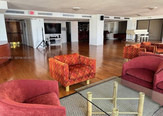 6423 Collins Avenue 1702, Miami Beach, FL 33141