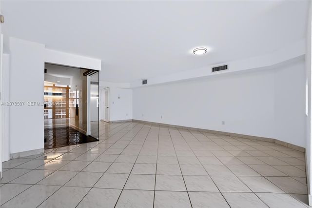 6423 Collins Avenue 1702, Miami Beach, FL 33141