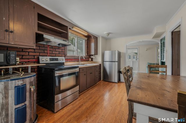 10 Swan Avenue, Old Lyme, CT 06371