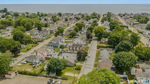 10 Swan Avenue, Old Lyme, CT 06371
