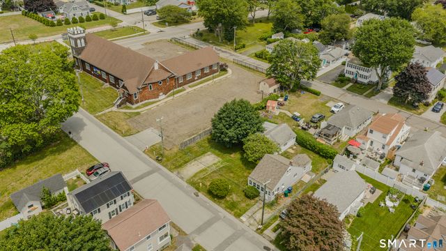 10 Swan Avenue, Old Lyme, CT 06371