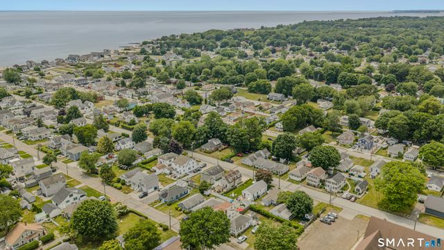 10 Swan Avenue, Old Lyme, CT 06371