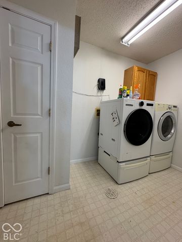 6214 Rolling Meadow Lane, Indianapolis, IN 46237
