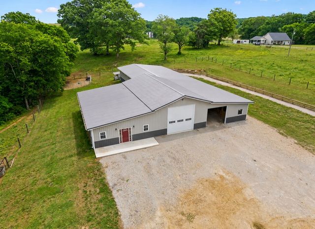 950 Old Agnew Rd, Pulaski, TN 38478