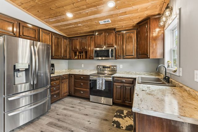 950 Old Agnew Rd, Pulaski, TN 38478