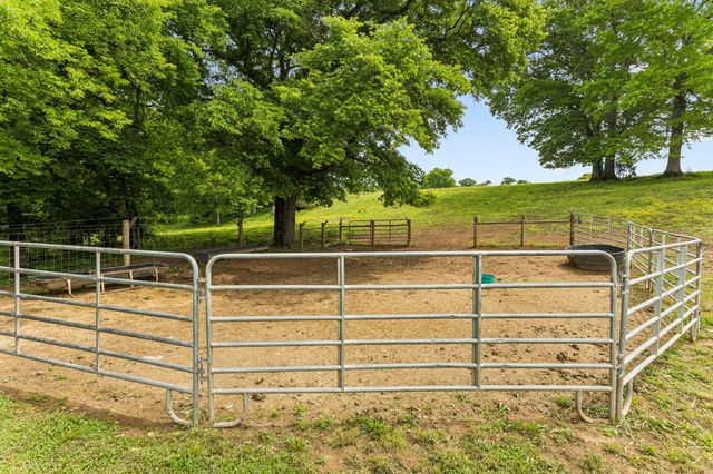 950 Old Agnew Rd, Pulaski, TN 38478