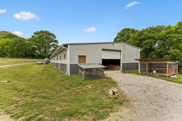 950 Old Agnew Rd, Pulaski, TN 38478