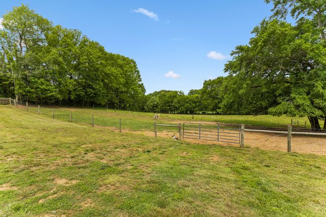 950 Old Agnew Rd, Pulaski, TN 38478