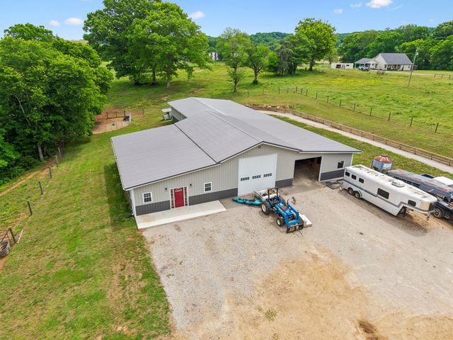 950 Old Agnew Rd, Pulaski, TN 38478