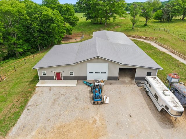 950 Old Agnew Rd, Pulaski, TN 38478