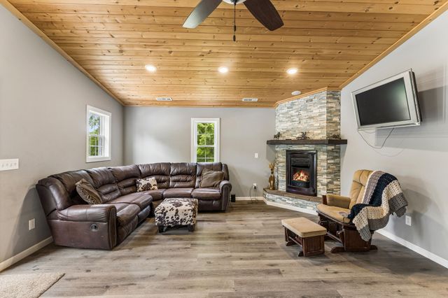 950 Old Agnew Rd, Pulaski, TN 38478